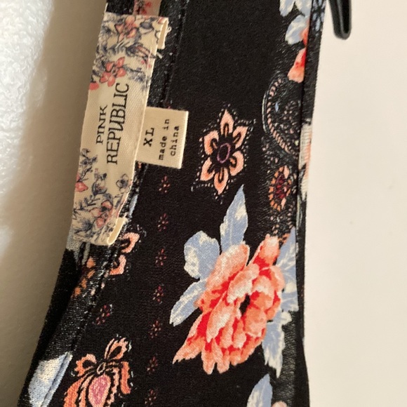 Black maxi dress with beautiful flowers - Picture 5 of 6